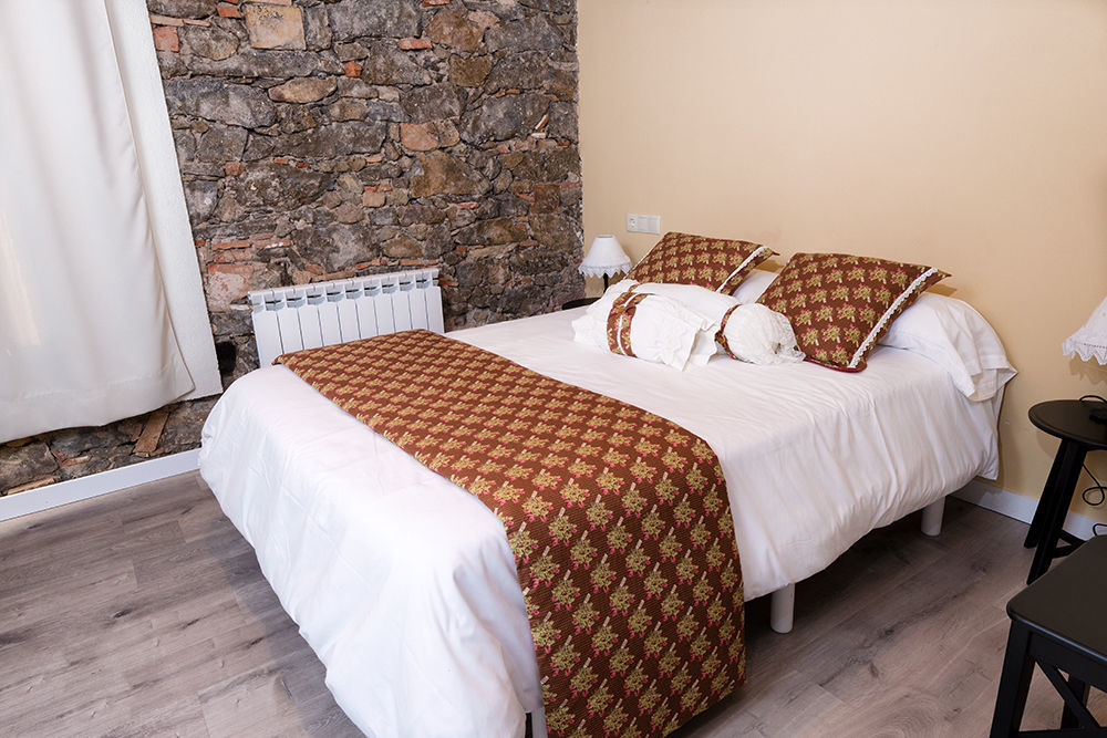 Emphasis Pension Casserres Buitenkant foto