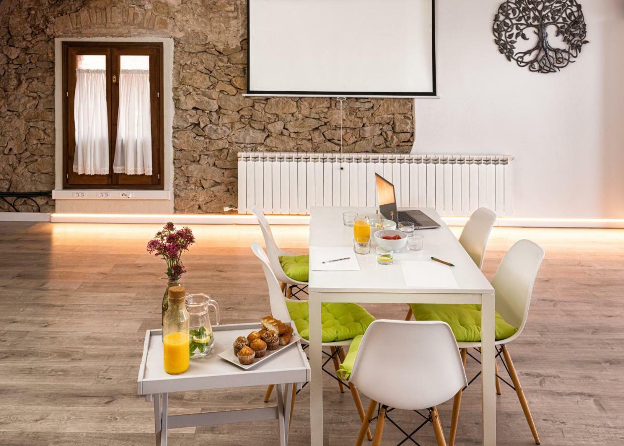 Emphasis Pension Casserres Buitenkant foto
