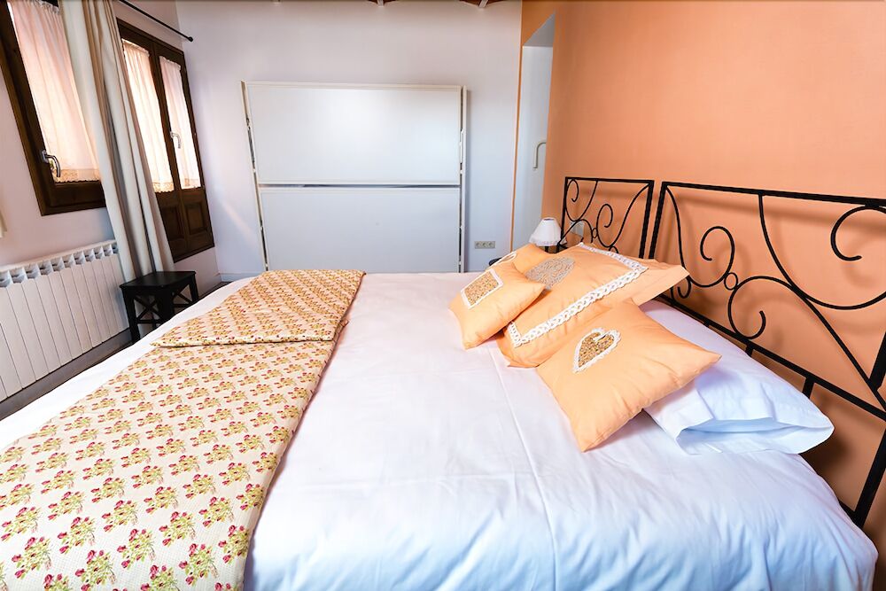 Emphasis Pension Casserres Buitenkant foto