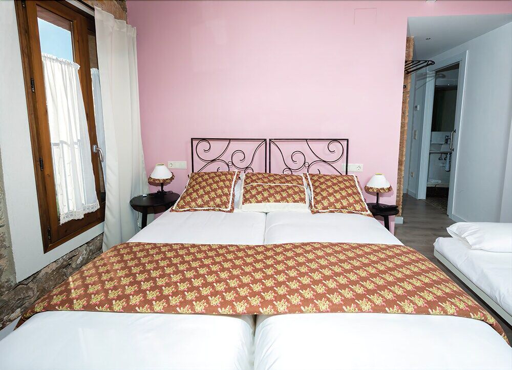 Emphasis Pension Casserres Buitenkant foto